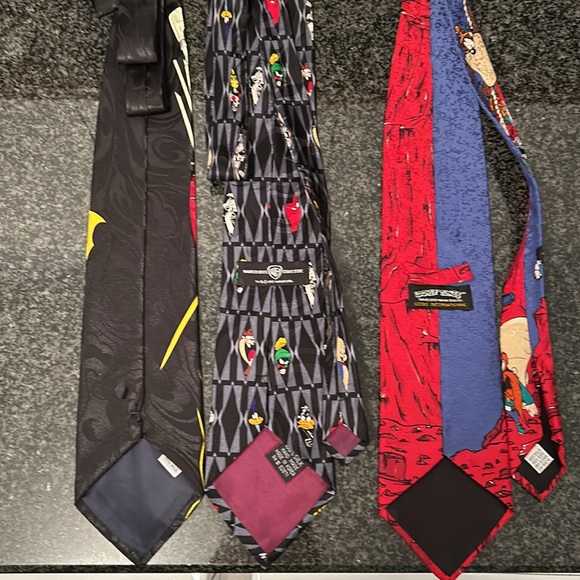 Men’s Looney Tunes novelty ties - Picture 2 of 2